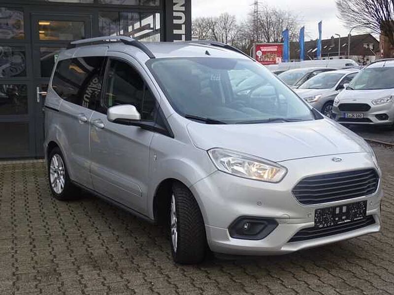 Ford Tourneo Courier 1.5 TDCi Titanium