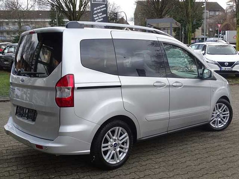 Ford Tourneo Courier 1.5 TDCi Titanium