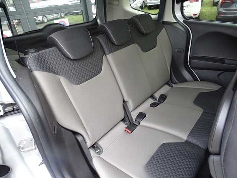 Ford Tourneo Courier 1.5 TDCi Titanium