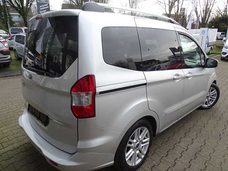 Ford Tourneo Courier 1.5 TDCi Titanium