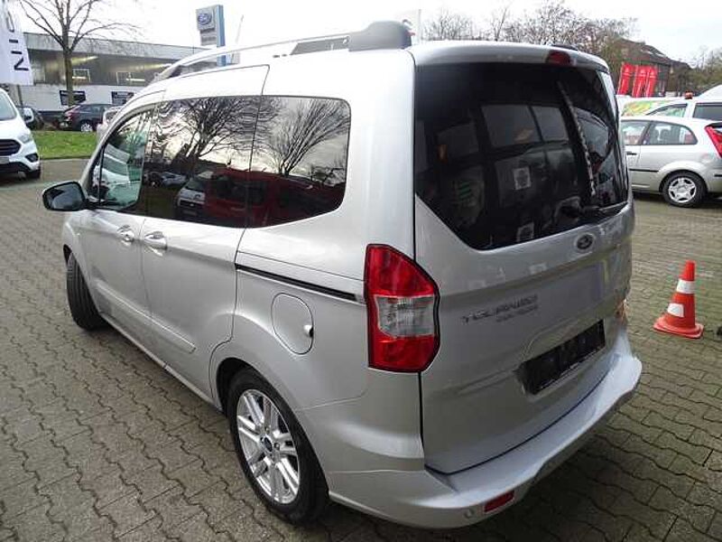 Ford Tourneo Courier 1.5 TDCi Titanium