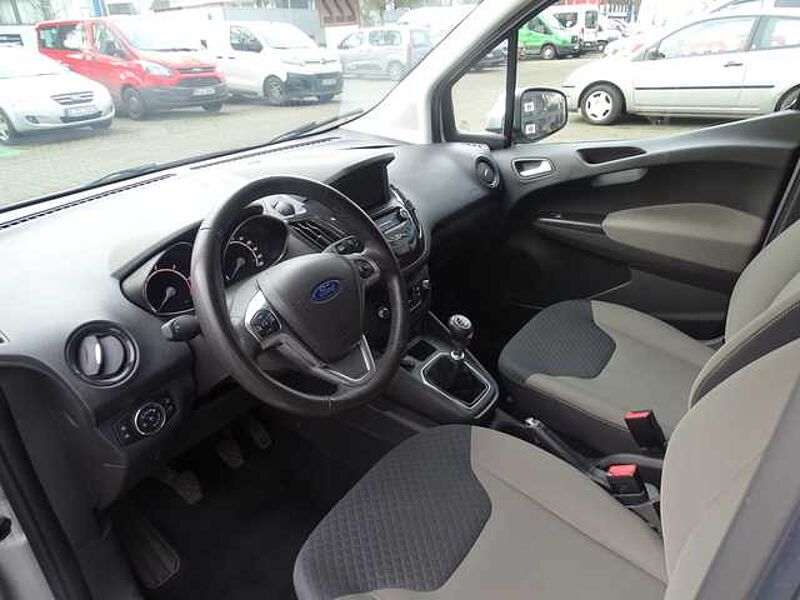 Ford Tourneo Courier 1.5 TDCi Titanium