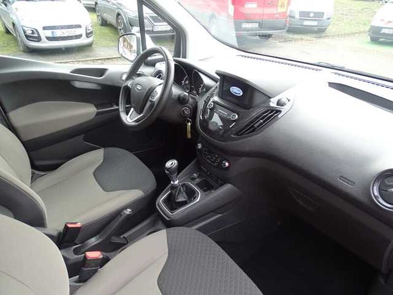 Ford Tourneo Courier 1.5 TDCi Titanium